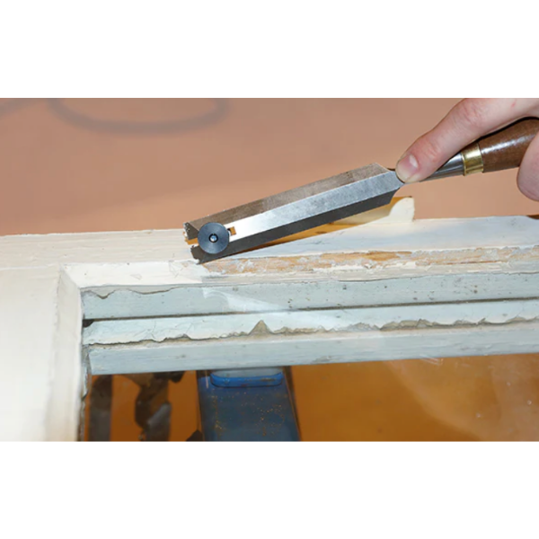 Putty Chisel With Roller